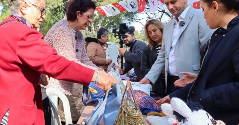 izmirde-14-subata-ozel-hediyelik-esya-gunleri-basladi-yut6c2If.webp